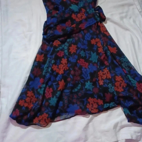 Chaps floral V-neck dress - Picture 3 of 10